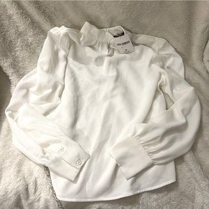 (M) white high neck shirt